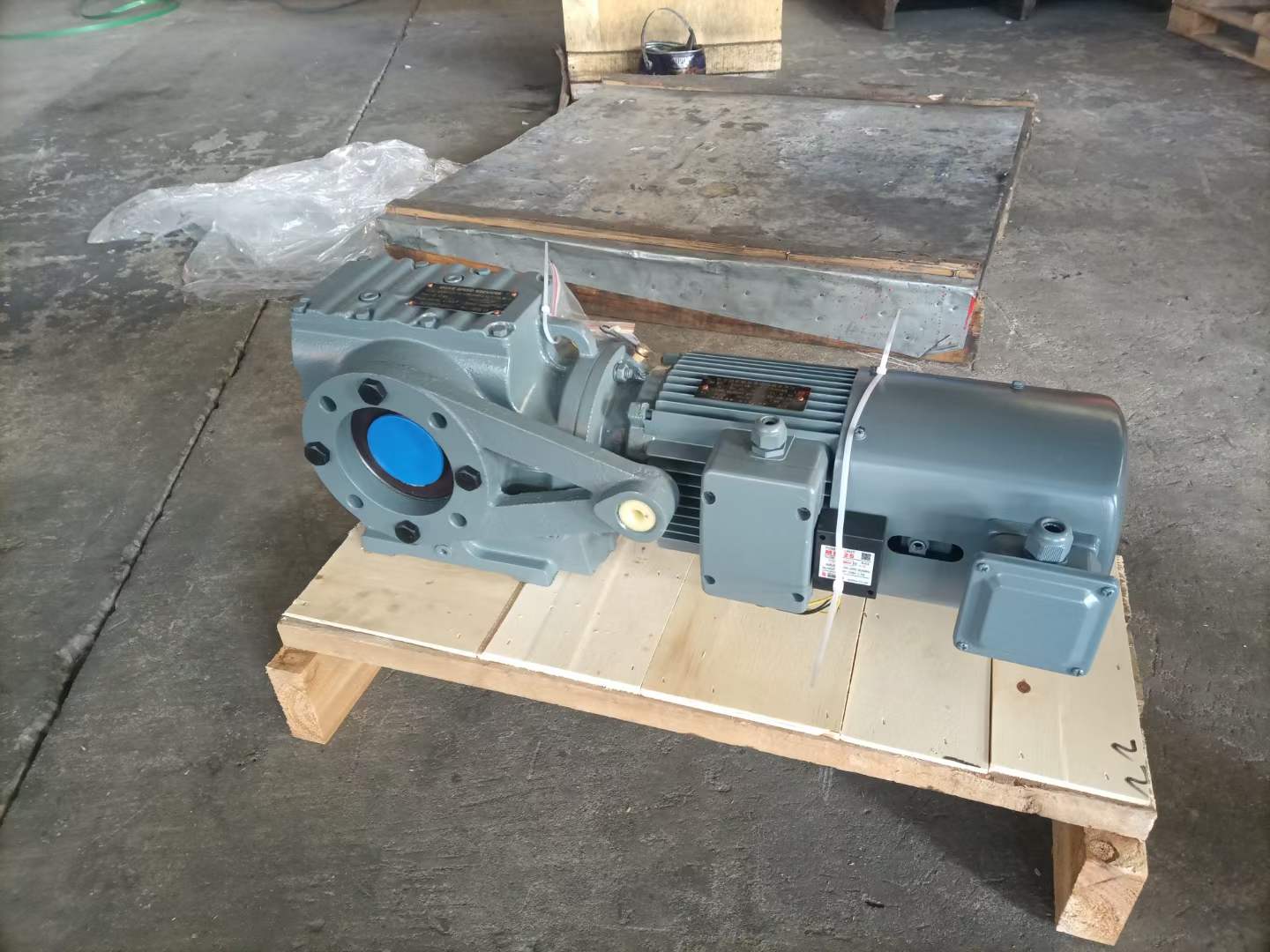 KF77-YVP5.5KW-40.04减速机维修FF107R77DT90L4